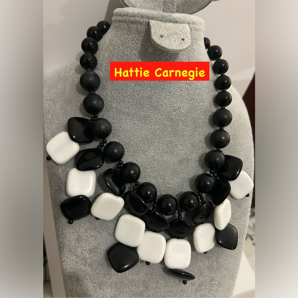 Vintage Hattie Carnegie Black and White Beaded Necklace